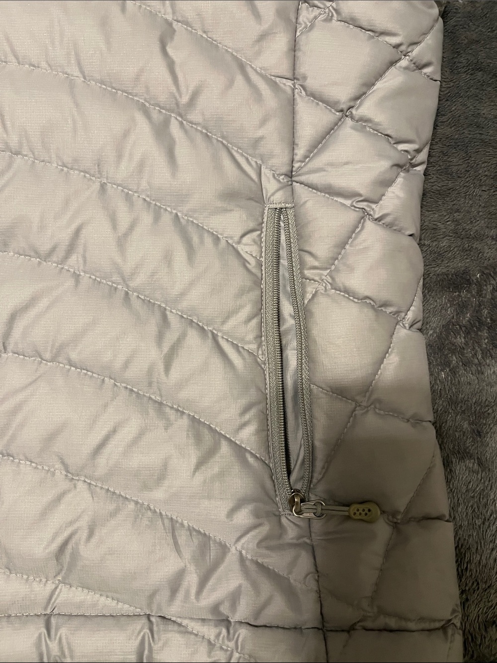 Patagonia Light Gray Women's Puffer Jacket - Picture 7 of 7